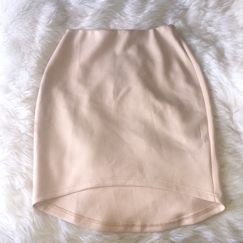 Beige fitted skirt